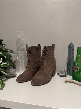 Forever 21 Women’s Brown Suede Lace-Up Ankle Boots Size 7.5